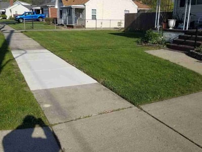 Lawn care service in Warren, 48091