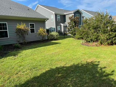 Lawn care service in Wilmington, 28412