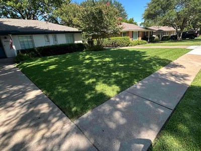 Lawn care service in Dallas, 75214