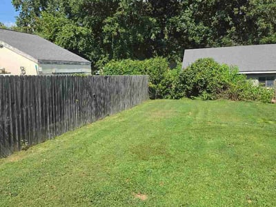 Lawn care service in Louisville, 40213
