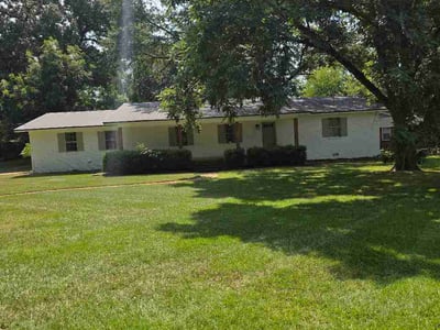 Lawn care service in Tuscaloosa, 35405
