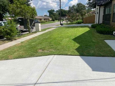 Lawn care service in Chalmette, 70043