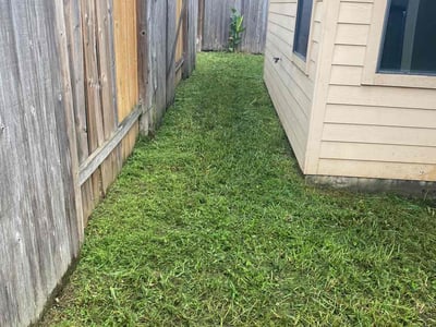 Lawn care service in Conroe, 77385