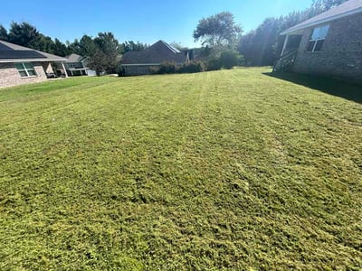 Lawn care service in Crestview, 32539