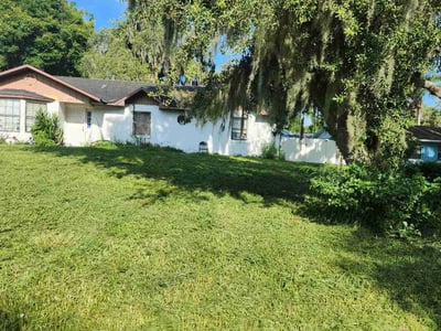 Lawn care service in Leesburg, 34748