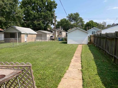 Lawn care service in St. Louis, 63109