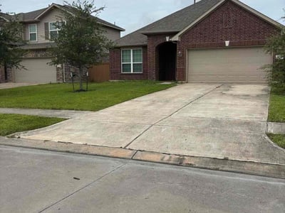Lawn care service in Arcola, 77583