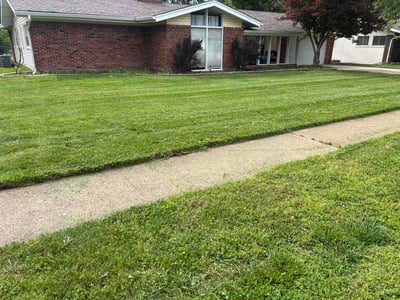 Lawn care service in St. Louis, 63146