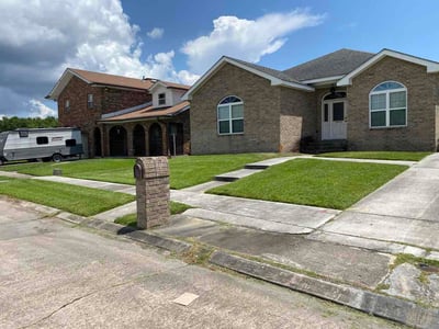 Lawn care service in New Orleans, 70126