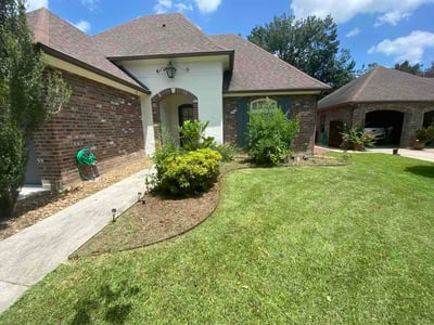 Lawn care service in Lafayette, 70508