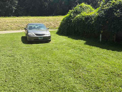 Lawn care service in East Peoria, 61611