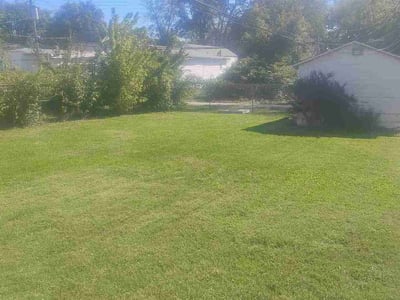 Lawn care service in St. Louis, 63111