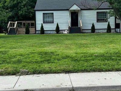 Lawn care service in Kansas City, 66106