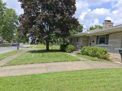 Lawn care service in Columbus, 43224