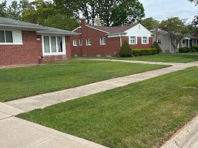 Lawn care service in Dearborn Heights, 48127