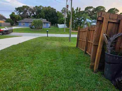 Lawn care service in Port St. Lucie, 34953