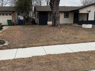Lawn care service in San Antonio, 78227