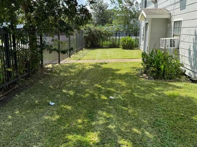 Lawn care service in Houston, 77021