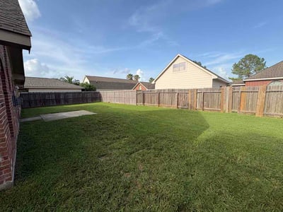 Lawn care service in Pearland, 77584