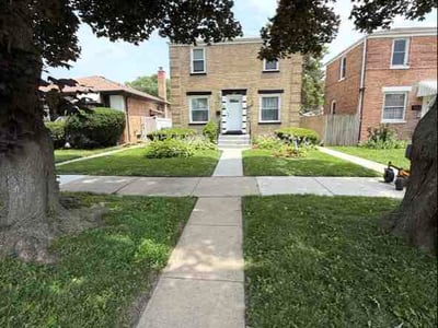 Lawn care service in Bellwood, 60104