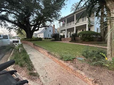 Lawn care service in Mobile, 36693