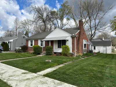 Lawn care service in Oak Park, 48237