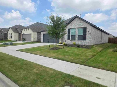 Lawn care service in McKinney, 75071