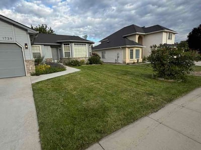 Lawn care service in Meridian, 83642