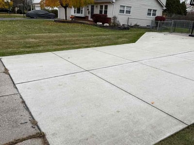 Lawn care service in Troy, 48085