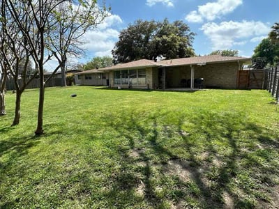 Lawn care service in San Antonio, 78216