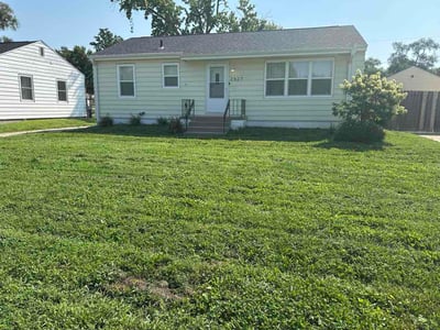Lawn care service in Bellevue, 68005