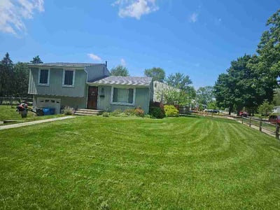 Lawn care service in Toledo, 43607