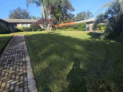 Lawn care service in Jacksonville, 32277
