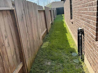 Lawn care service in Richmond, 77407