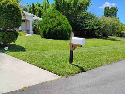 Lawn care service in Port St. Lucie, 34953