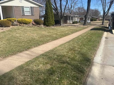 Lawn care service in Florissant, 63031