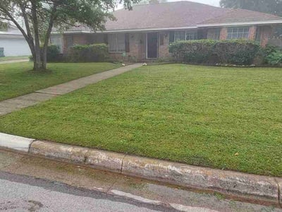 Lawn care service in Fort Worth, 76133