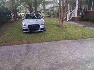 Lawn care service in Charleston, 29407