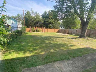 Lawn care service in Washington, 20018