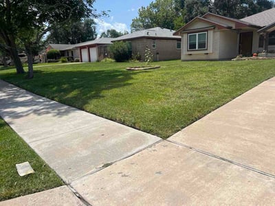 Lawn care service in League City, 77573