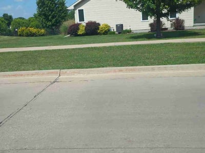 Lawn care service in Indianola, 50125