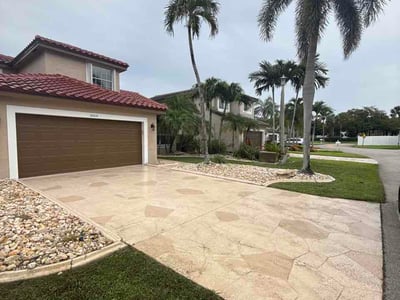 Lawn care service in Pembroke Pines, 33029