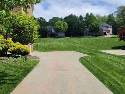 Lawn care service in Pittsburgh, 15237