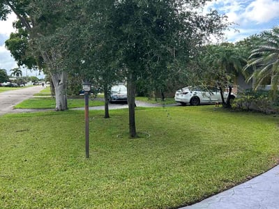 Lawn care service in Pembroke Pines, 33024