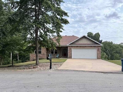 Lawn care service in Bella Vista, 72714