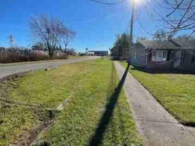 Lawn care service in Gary, 46405