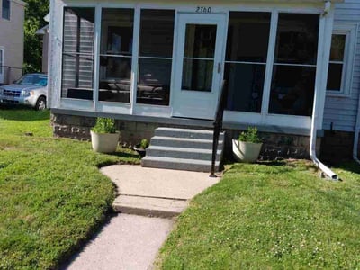 Lawn care service in Toledo, 43609
