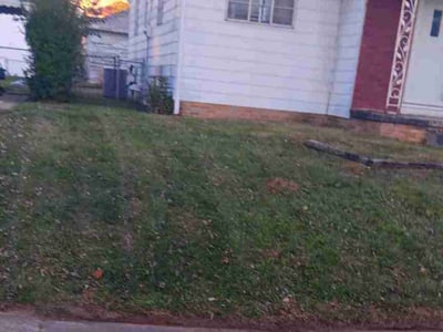 Lawn care service in Toledo, 43609