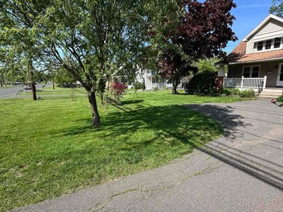 Lawn care service in Enfield, 06082