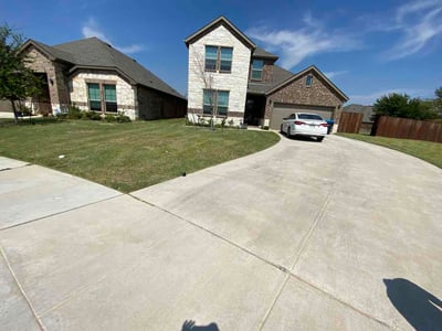 Lawn care service in Fort Worth, 76120